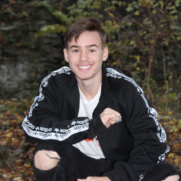 Meet your Posher, Giancarlo - Picture 1 of 1